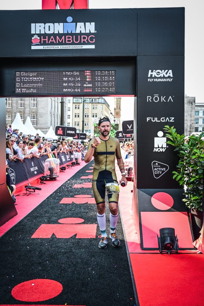 Der Gründer beim Zieleinlauf des Ironman Hamburg.